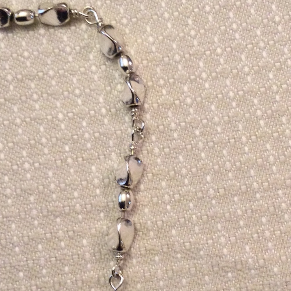 Silver necklace and earrings set - Picture 4 of 6